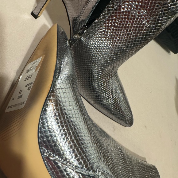 Marc fisher metallic boots size 9.5 - Picture 5 of 15
